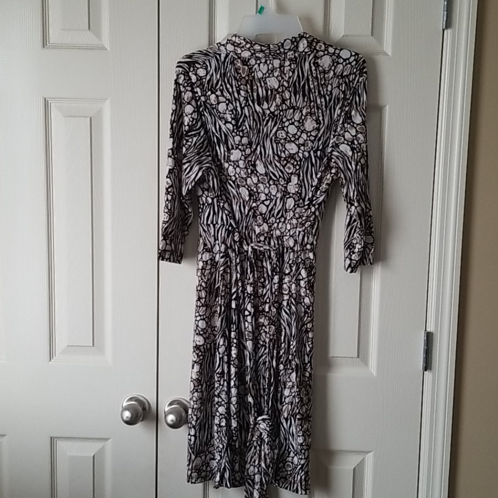 Black, white and tan dress - Picture 2 of 3